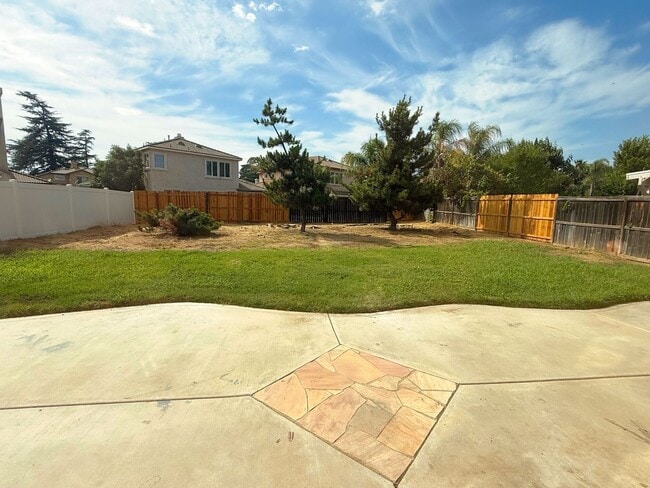 1545 Shadow Hills Trail in Beaumont, CA - Building Photo - Building Photo