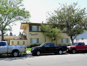 The Ivanhoe Apartments in Anaheim, CA - Building Photo - Building Photo