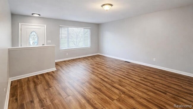 21816 E 10 Mile Rd in St. Clair Shores, MI - Building Photo - Building Photo