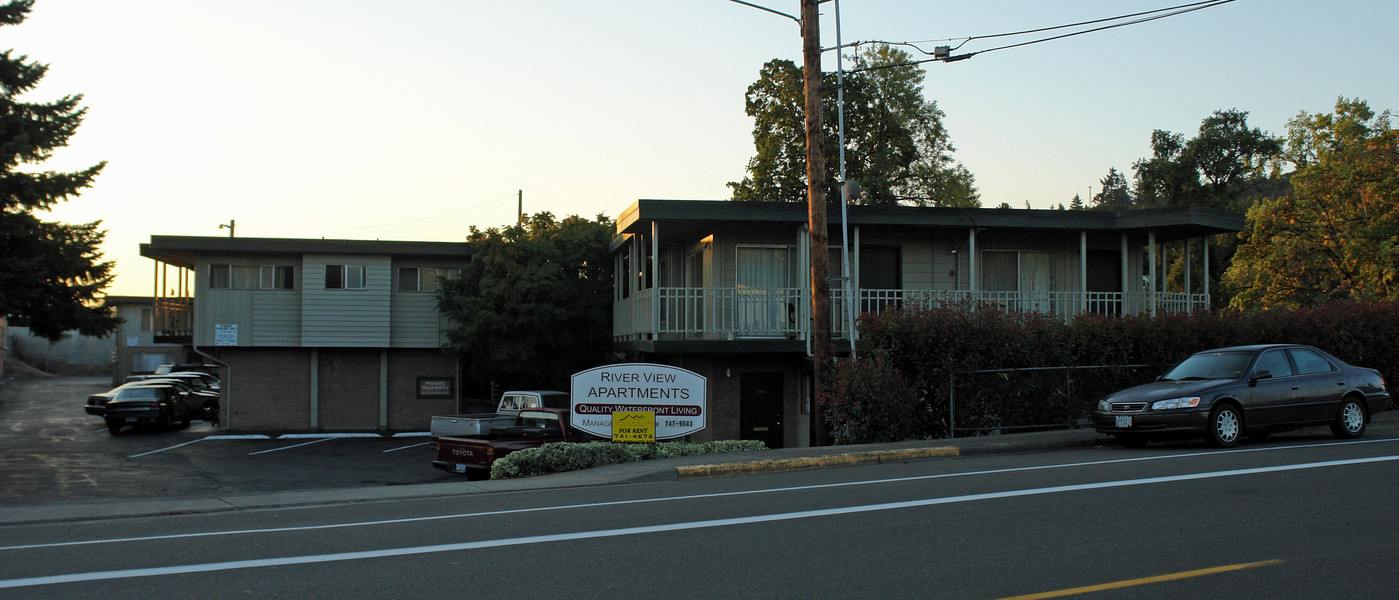 Riverview Apartments in Springfield, OR - Building Photo