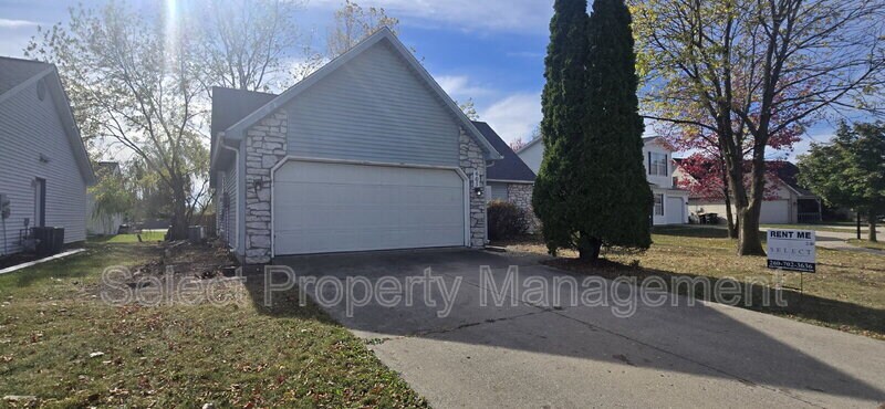 605 Copperfield Dr in Fort Wayne, IN - Building Photo