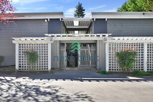 1111 Kirkland Ave in Kirkland, WA - Building Photo