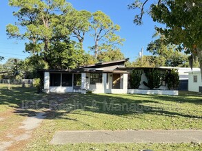 236 Seminole Ave in Titusville, FL - Foto de edificio - Building Photo