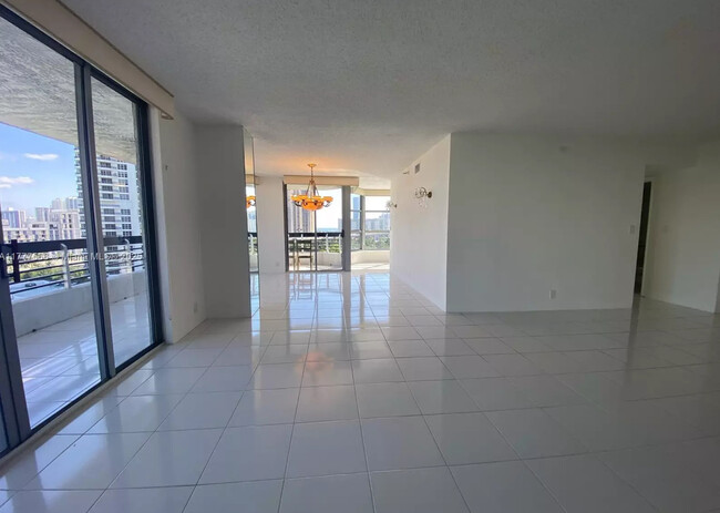 3530 Mystic Pointe Dr, Unit 1109 in Aventura, FL - Building Photo - Building Photo