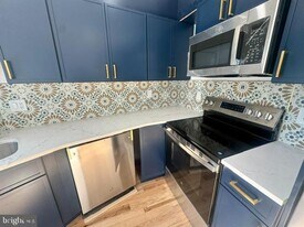 1315 Bainbridge St in Philadelphia, PA - Building Photo