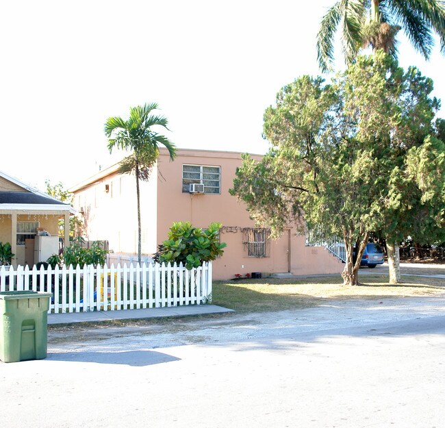 186 NW 1st St in Homestead, FL - Building Photo - Building Photo