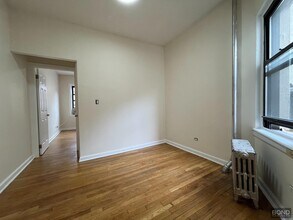 212 Grand St in New York, NY - Building Photo - Building Photo