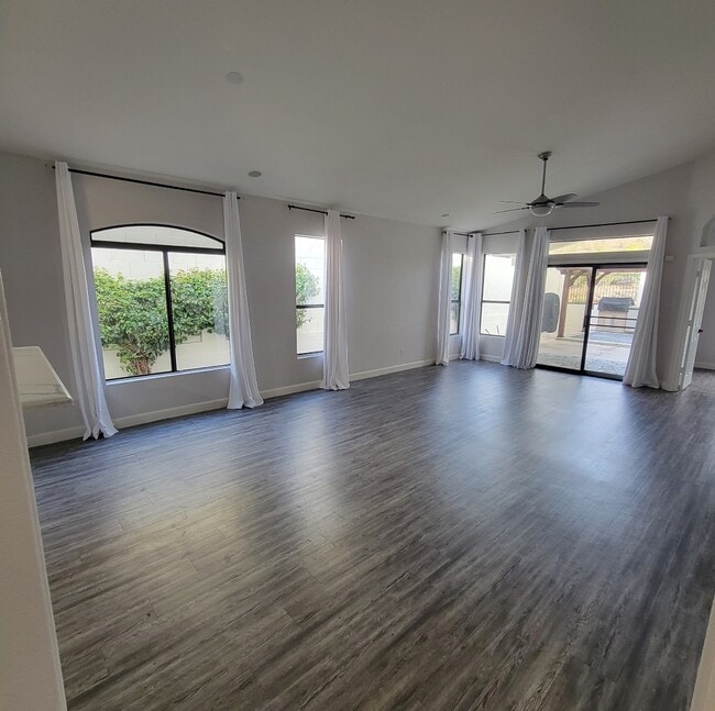 275 E Ashurst Dr in Phoenix, AZ - Building Photo - Building Photo