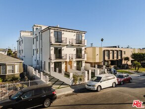 1954 S Garth Ave in Los Angeles, CA - Building Photo - Building Photo