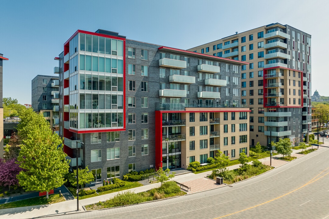 Rouge Condos in Montréal, QC - Building Photo