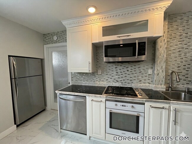 235 Savin Hill Ave, Unit B in Boston, MA - Building Photo - Building Photo