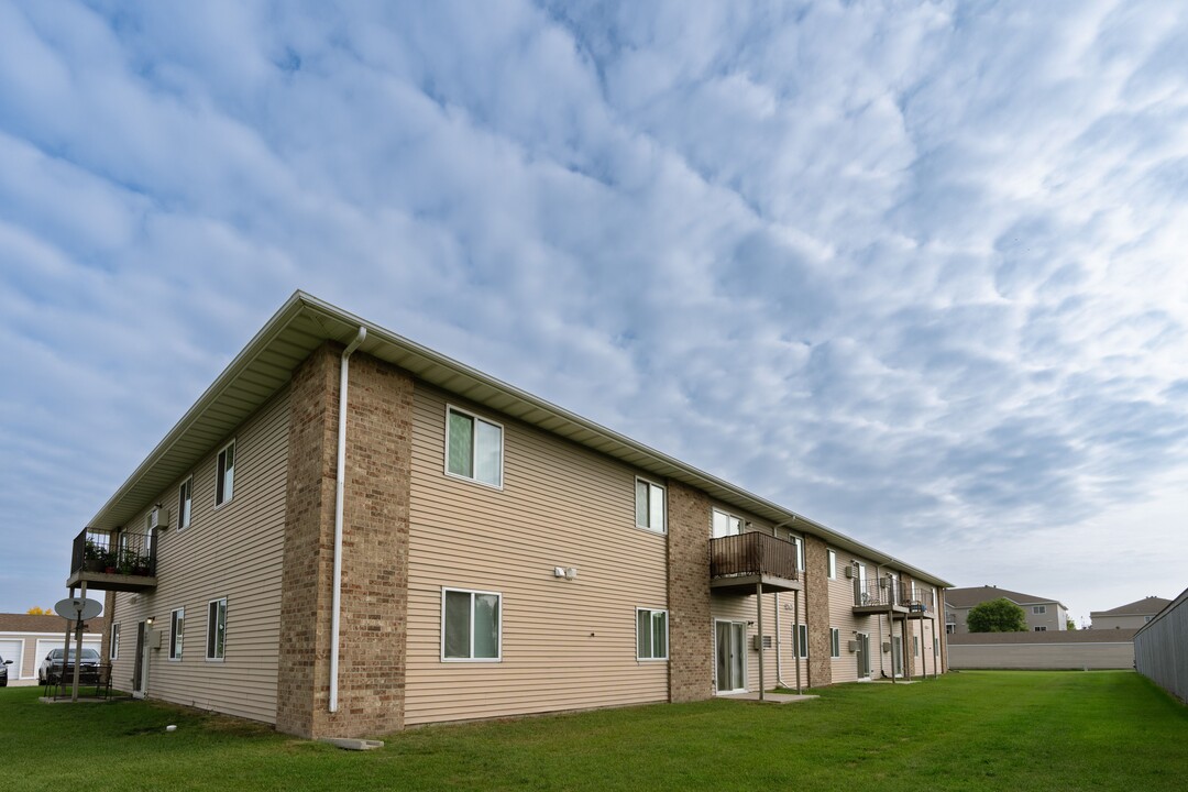 Woodstone in Moorhead, MN - Building Photo