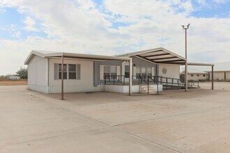 4448 E Morning Glory Rd in Gardendale, TX - Building Photo - Building Photo