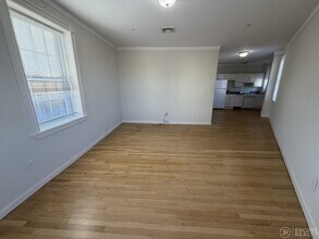 4 Bishop Allen Dr, Unit 2 in Cambridge, MA - Foto de edificio - Building Photo