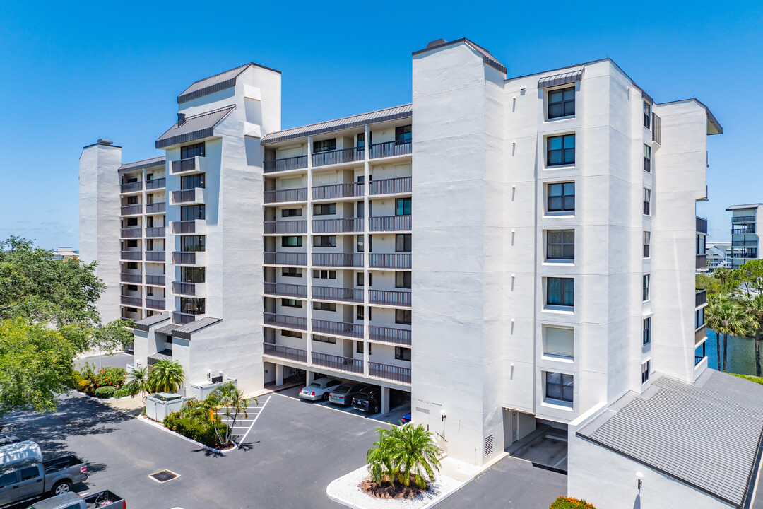 Shipwatch South in Largo, FL - Foto de edificio