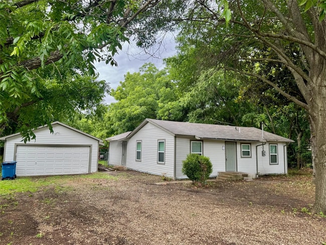 property at 728 Hilltop Cir