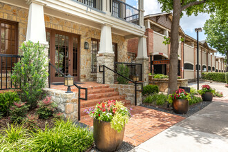 Eastbridge Apartments in Dallas, TX - Building Photo - Building Photo