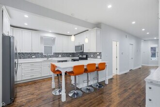 4151 W Fullerton Ave in Chicago, IL - Building Photo - Building Photo