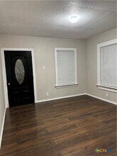 2320 Woodland Dr in Seguin, TX - Building Photo - Building Photo