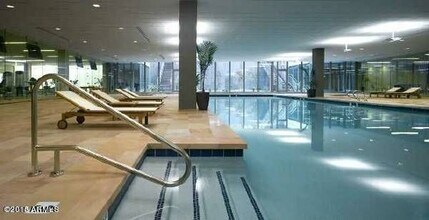 7167 E Rancho Vista Dr in Scottsdale, AZ - Foto de edificio - Building Photo