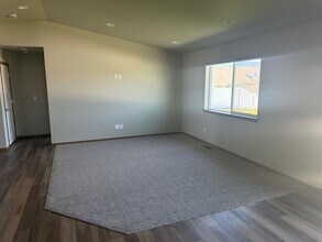 311 S Newton Ave in East Wenatchee, WA - Building Photo - Building Photo