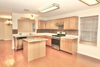 2014 Kitty Hawk Dr in Missouri City, TX - Building Photo - Building Photo