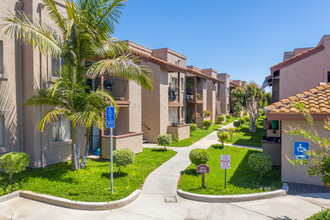 Bree Manor in El Cajon, CA - Foto de edificio - Building Photo