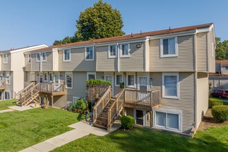 Arrowtree Apartments in Okemos, MI - Building Photo - Building Photo