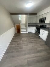 8895 N Swan Rd, Unit A in Milwaukee, WI - Building Photo - Building Photo