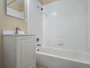 45 Oak Ave, Unit 103 in Redwood City, CA - Building Photo - Building Photo