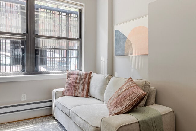 515 W 47th St