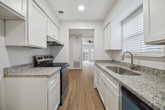 5001 Lamonte Ln in Houston, TX - Building Photo - Building Photo