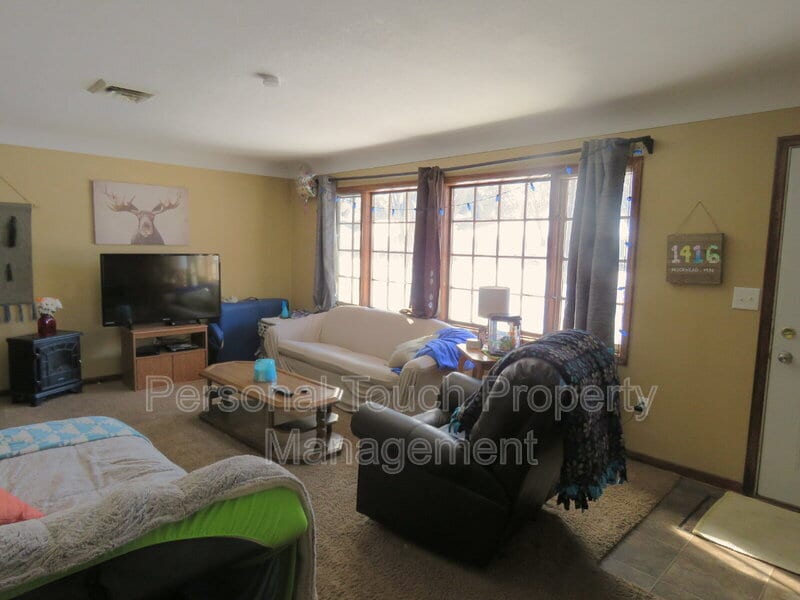 1416 13th St S in Moorhead, MN - Foto de edificio