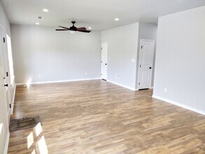 103 Kirkland St in Sanger, TX - Building Photo - Building Photo
