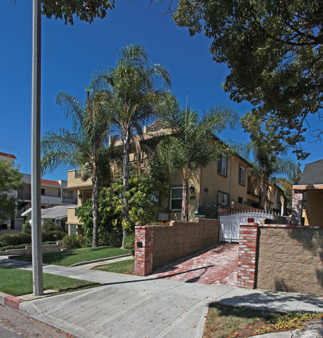 727 E Cypress Ave in Burbank, CA - Building Photo - Building Photo