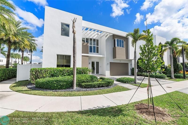 7477 NW 99th Ave in Doral, FL - Building Photo