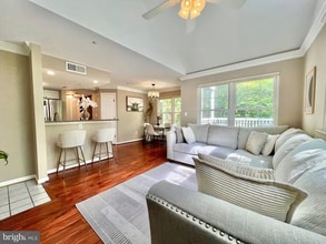 913 Hillside Lake Ter, Unit 411 in Gaithersburg, MD - Building Photo - Building Photo