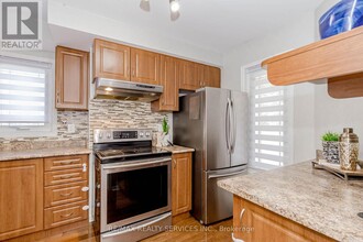 1 Clover Bloom Rd in Brampton, ON - Building Photo - Building Photo