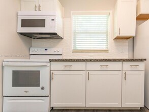 1413 NW 3rd Ave, Unit 1-2 in Fort Lauderdale, FL - Foto de edificio - Building Photo