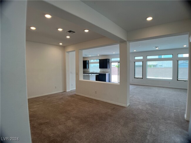 7054 Sunland Hls Ave in Las Vegas, NV - Building Photo - Building Photo