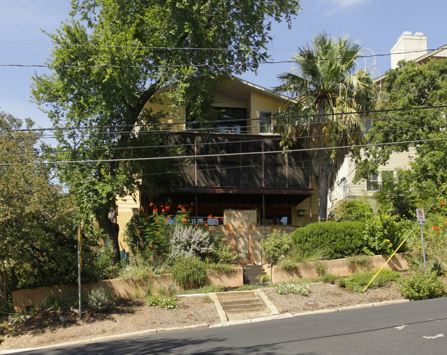 Heritage Arms Apartments in Austin, TX - Building Photo