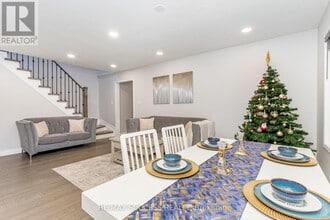 5383 Red Brush Dr in Mississauga, ON - Building Photo - Building Photo