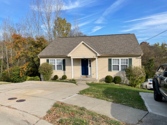 1979 Pieck Dr in Covington, KY - Building Photo - Building Photo