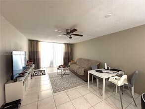 1817 S Ocean Dr in Hallandale Beach, FL - Foto de edificio - Building Photo