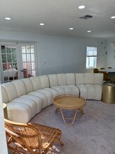 305 NE 27th St in Wilton Manors, FL - Foto de edificio - Building Photo