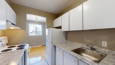 1322 McWatters Rd. – The Pinecrest in Ottawa, ON - Building Photo - Building Photo