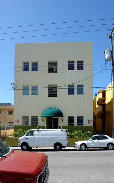 Marlin Manor Apartments in Miami, FL - Building Photo