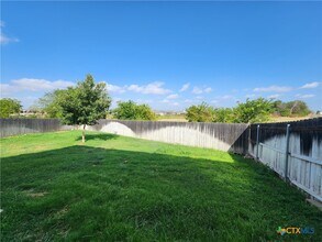 430 Creekside Curve in New Braunfels, TX - Foto de edificio - Building Photo