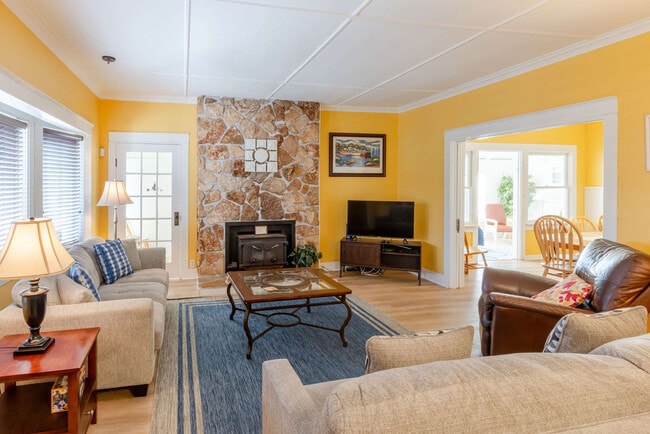 property at 640 S Columbia St