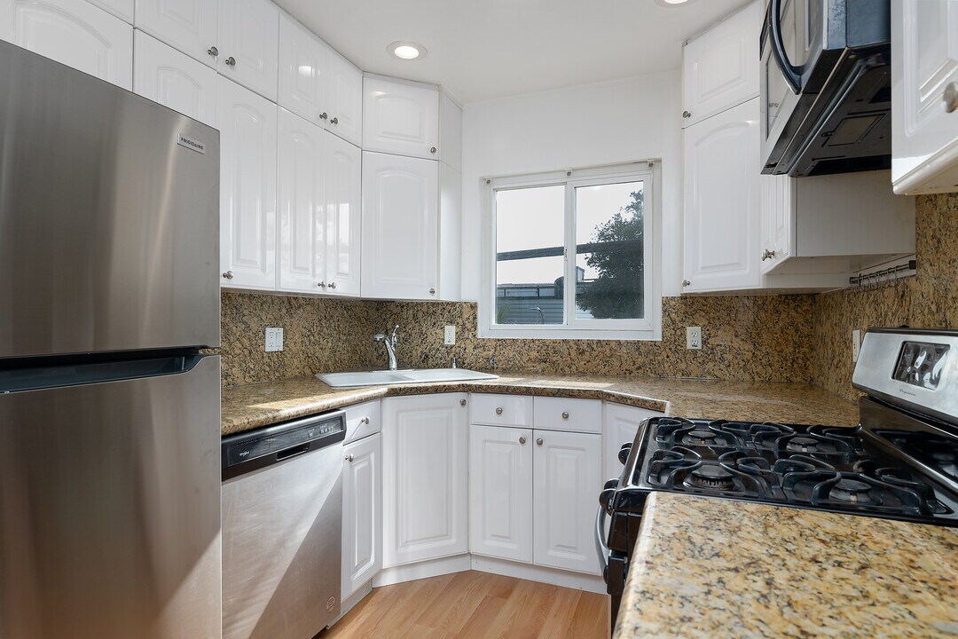 Park Beverly in Santa Monica, CA - Building Photo